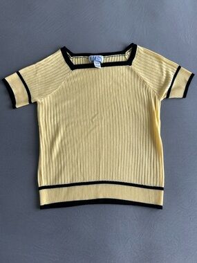 Vintage BFA Classics Yellow Ribbed Knit Acrylic Short Sleeve Top w/Black Trim
